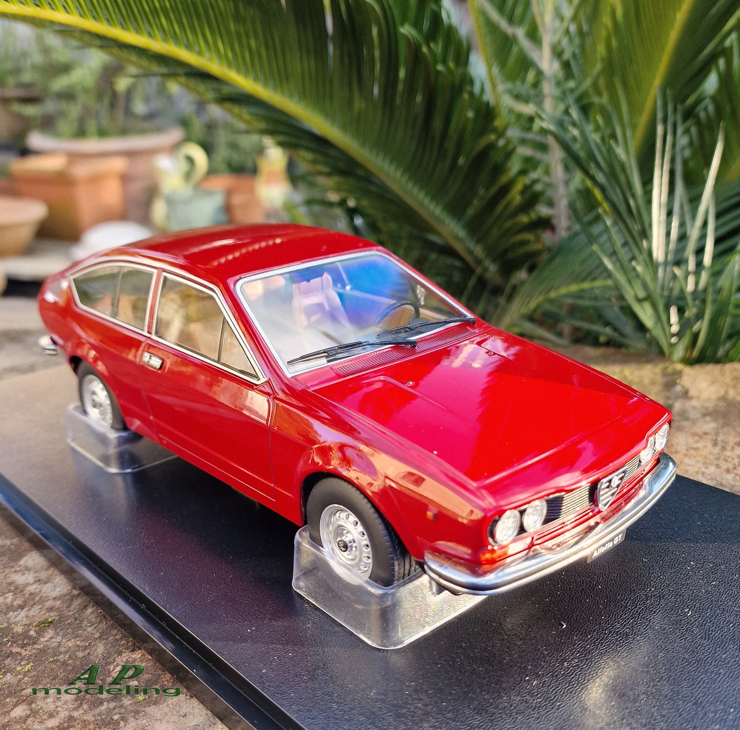 modellino auto scala 1/18 alfa romeo alfetta gt 1.6 del 1976 modellini KK scale