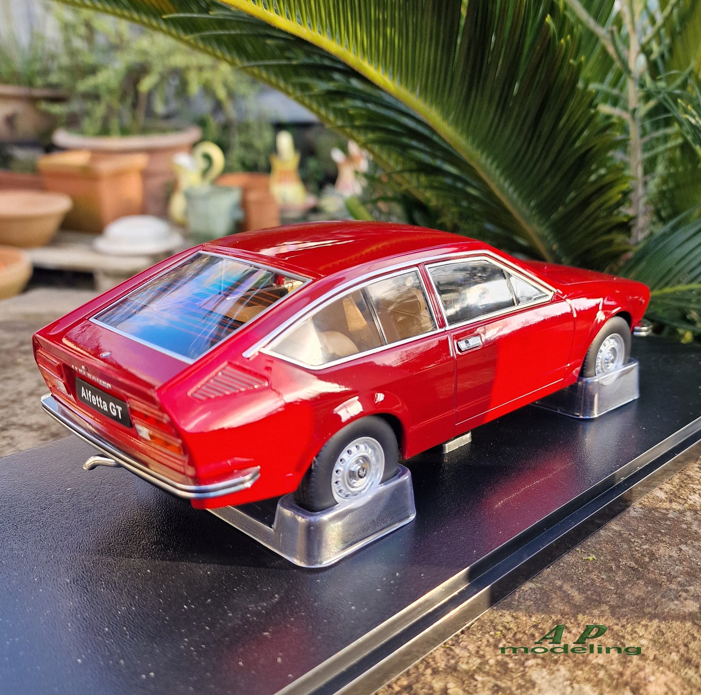 modellino auto scala 1/18 alfa romeo alfetta gt 1.6 del 1976 modellini KK scale