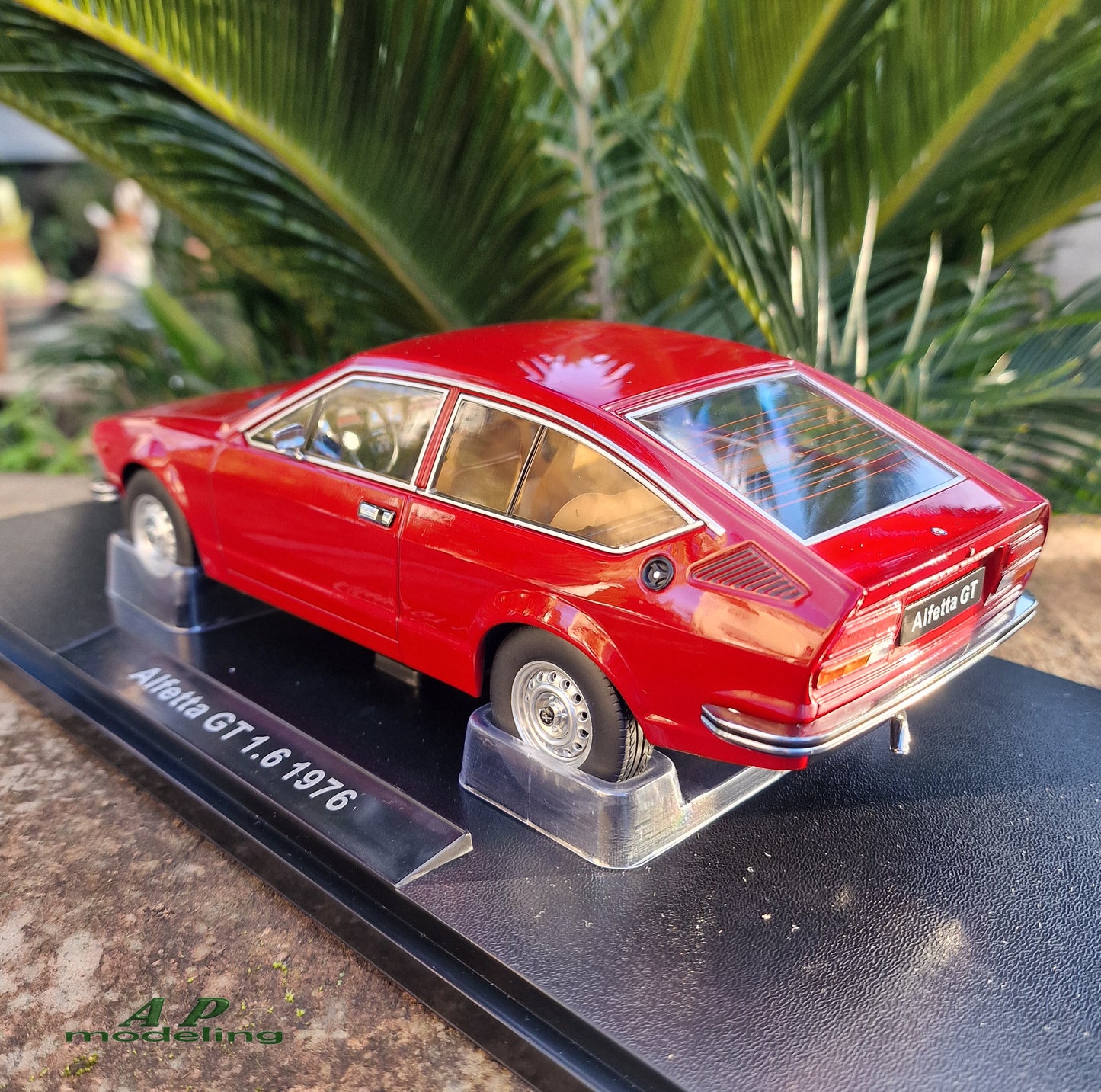 modellino auto scala 1/18 alfa romeo alfetta gt 1.6 del 1976 modellini KK scale