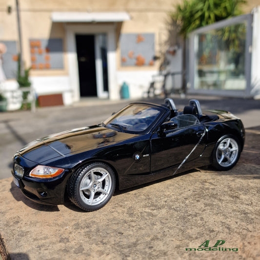 modellino auto scala 1/18 bmw Z4 cabrio modellini da collezione die cast