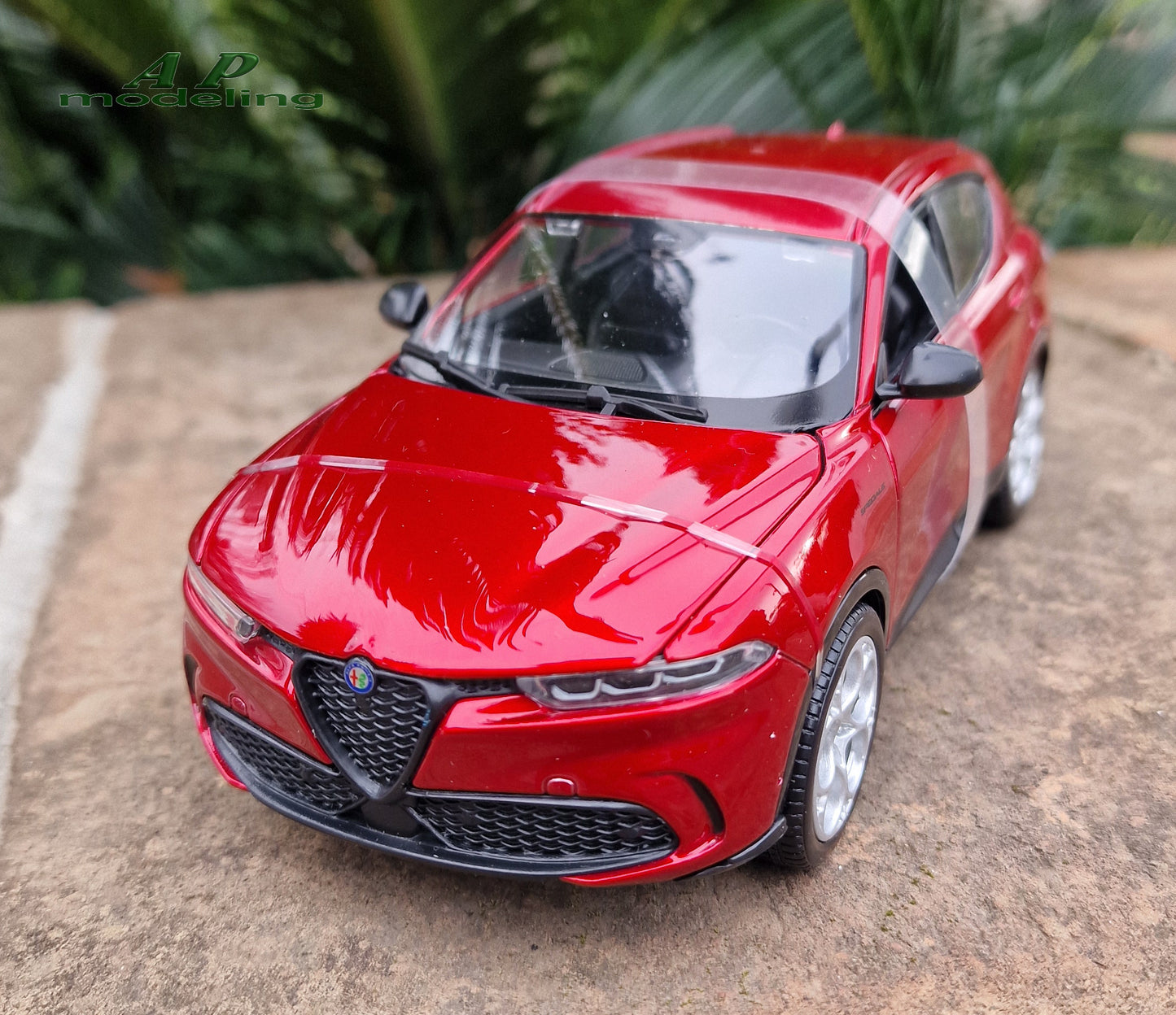 modellino auto 1:24 alfa romeo tonale rossa della bburago modellini die cast