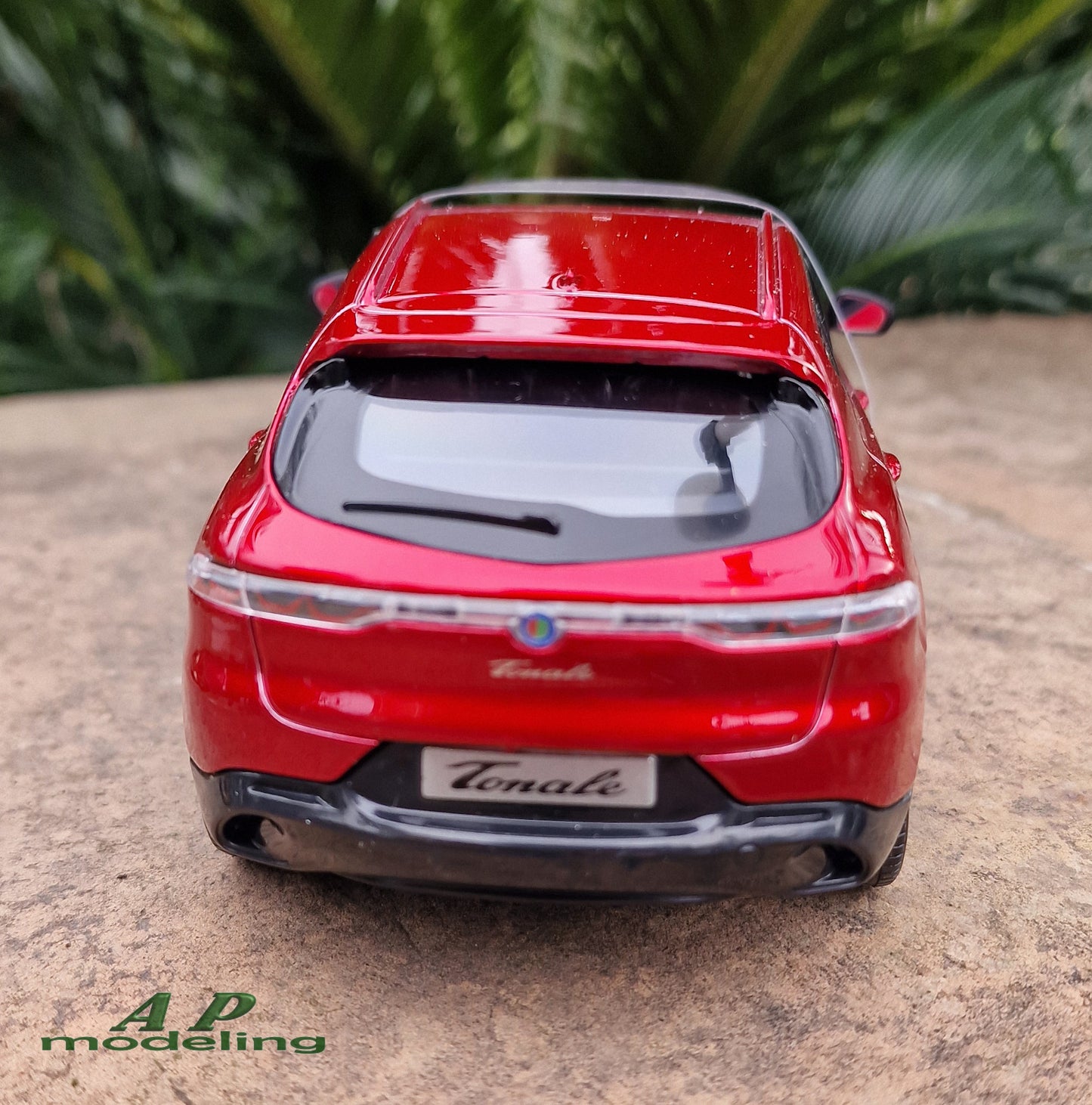 modellino auto 1:24 alfa romeo tonale rossa della bburago modellini die cast