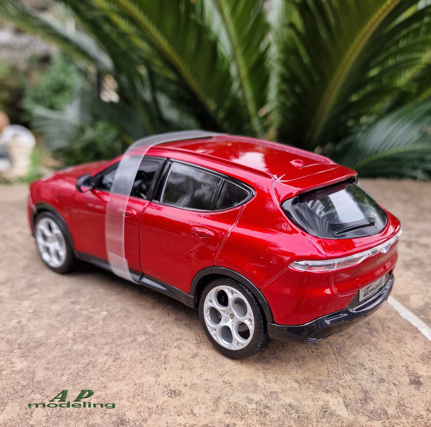 modellino auto 1:24 alfa romeo tonale rossa della bburago modellini die cast