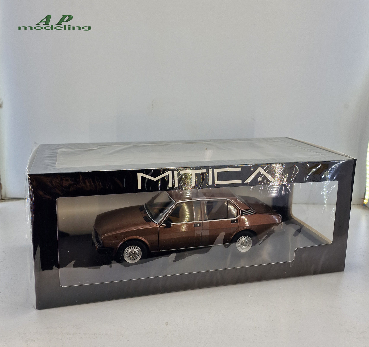 modellino auto scala 1/18 alfa romeo alfetta 2000 td del 1978 modellini die cast