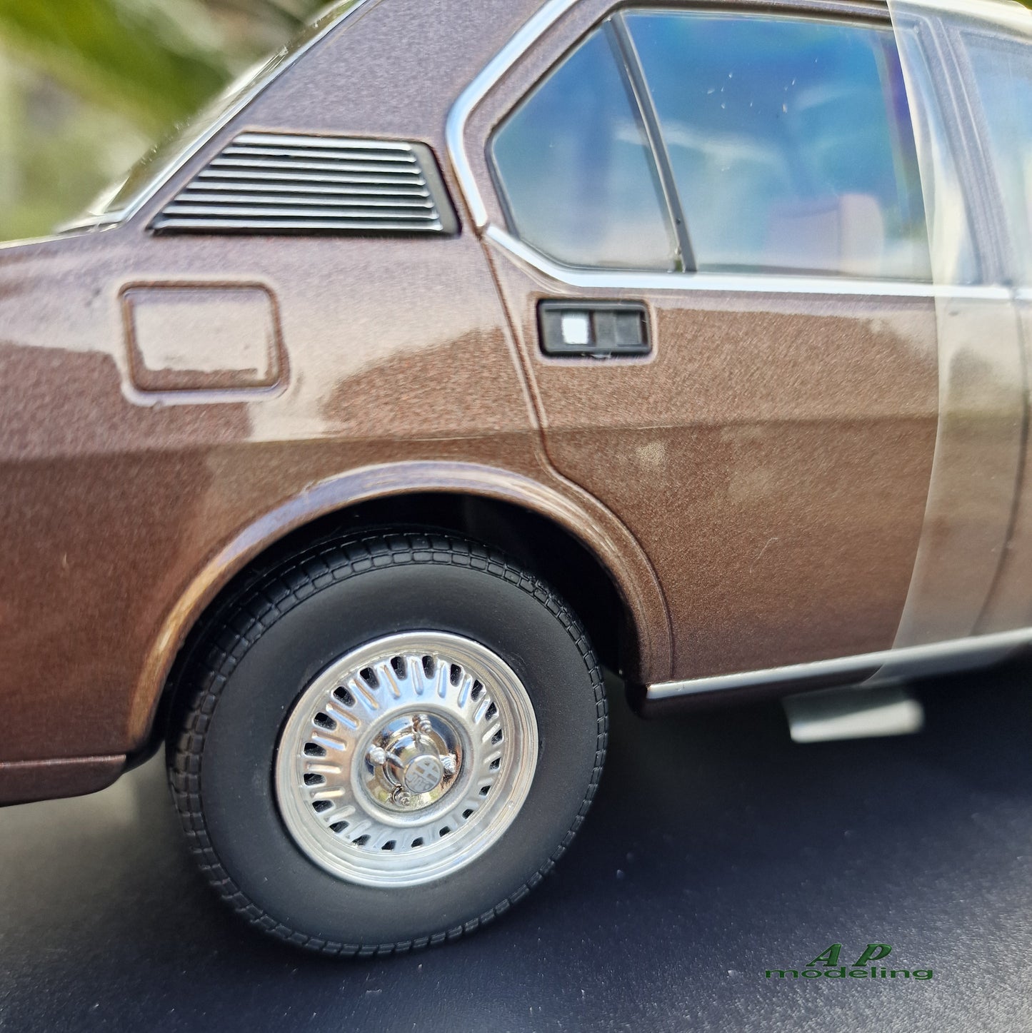 modellino auto scala 1/18 alfa romeo alfetta 2000 td del 1978 modellini die cast