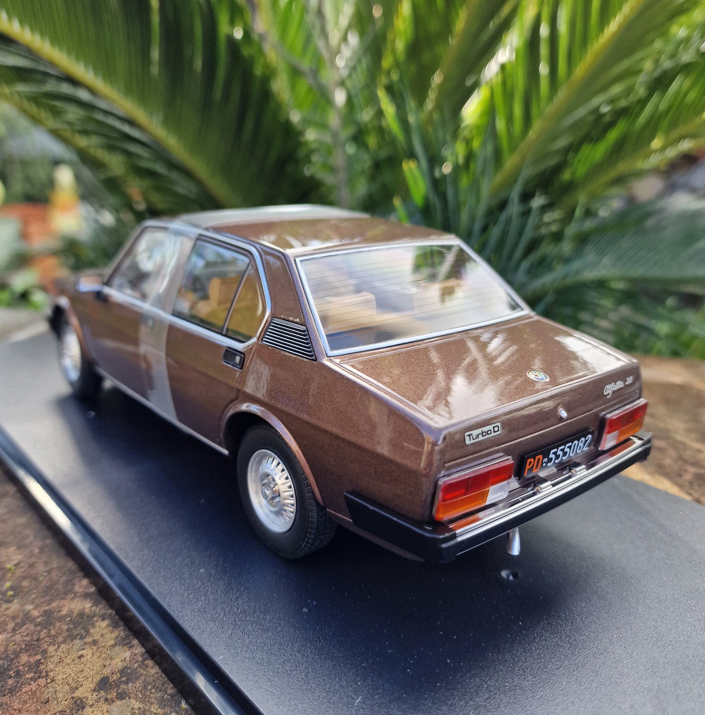modellino auto scala 1/18 alfa romeo alfetta 2000 td del 1978 modellini die cast