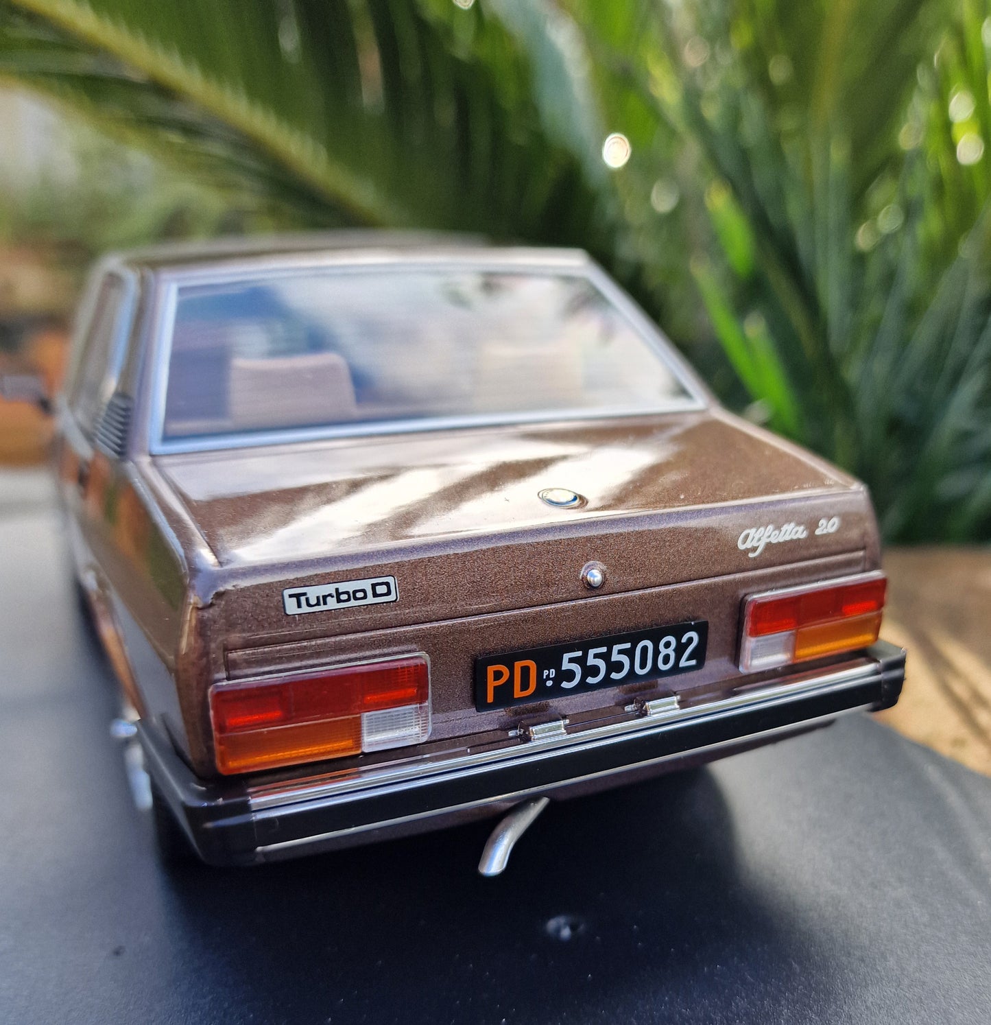 modellino auto scala 1/18 alfa romeo alfetta 2000 td del 1978 modellini die cast
