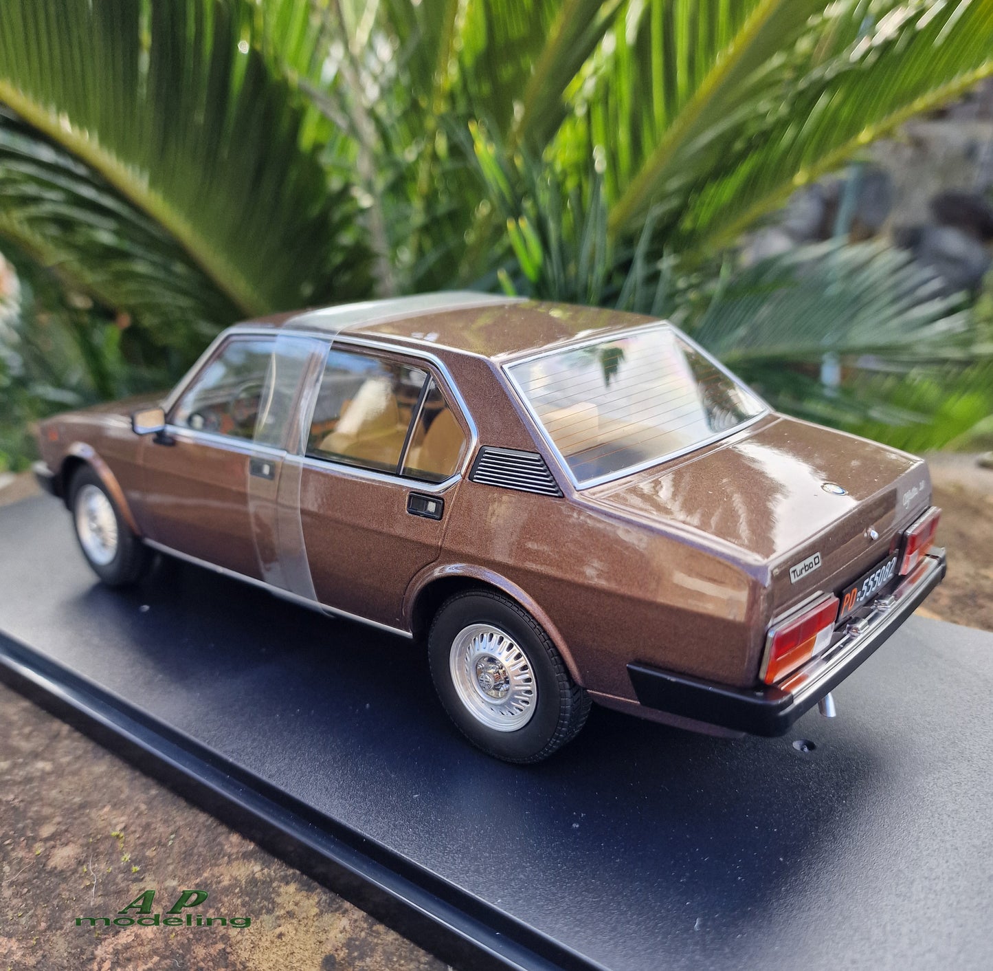 modellino auto scala 1/18 alfa romeo alfetta 2000 td del 1978 modellini die cast