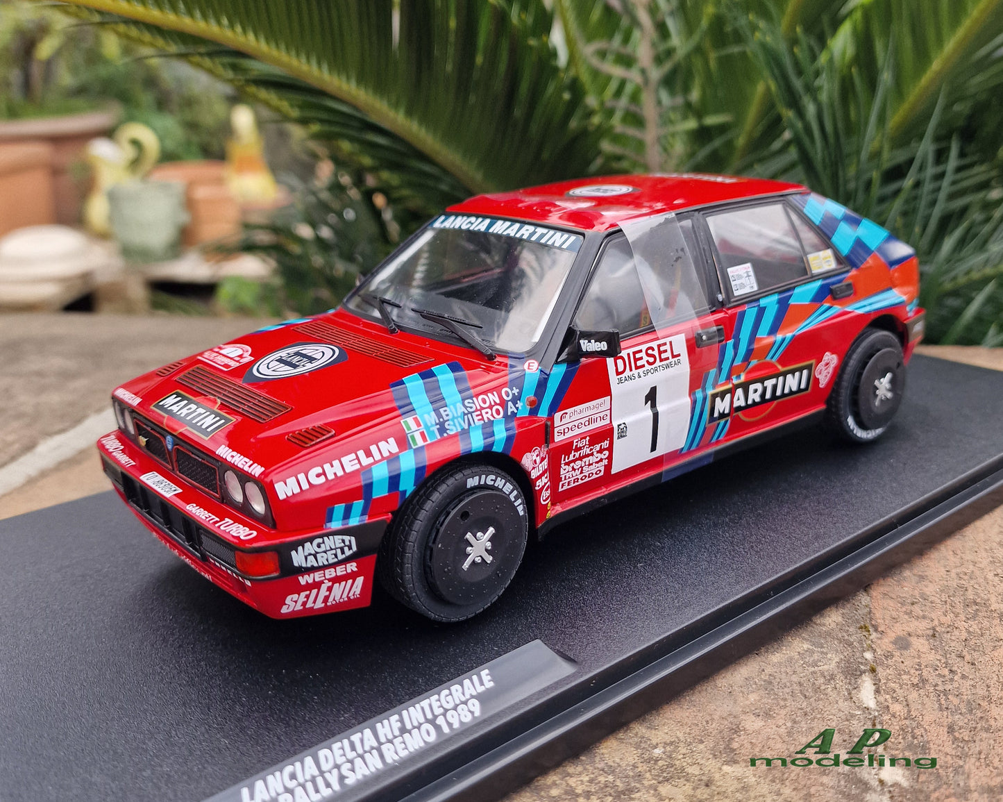 modellino auto 1/18 lancia delta HF integrale Rally San Remo 1989 della solido