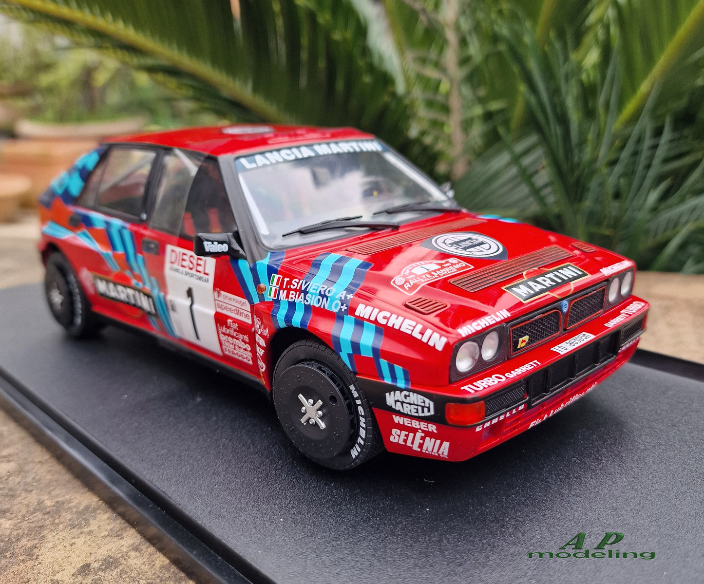 modellino auto 1/18 lancia delta HF integrale Rally San Remo 1989 della solido