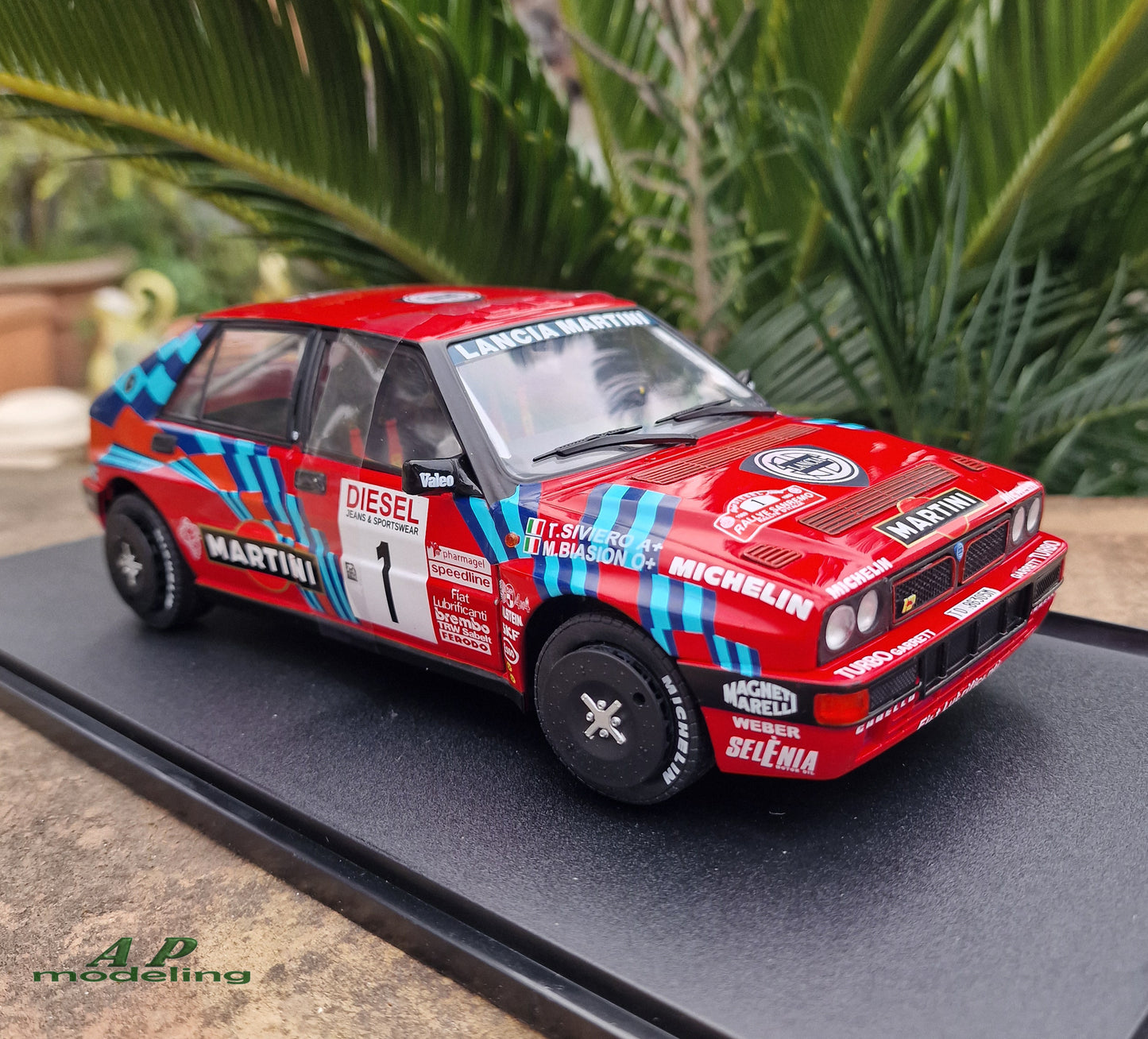 modellino auto 1/18 lancia delta HF integrale Rally San Remo 1989 della solido