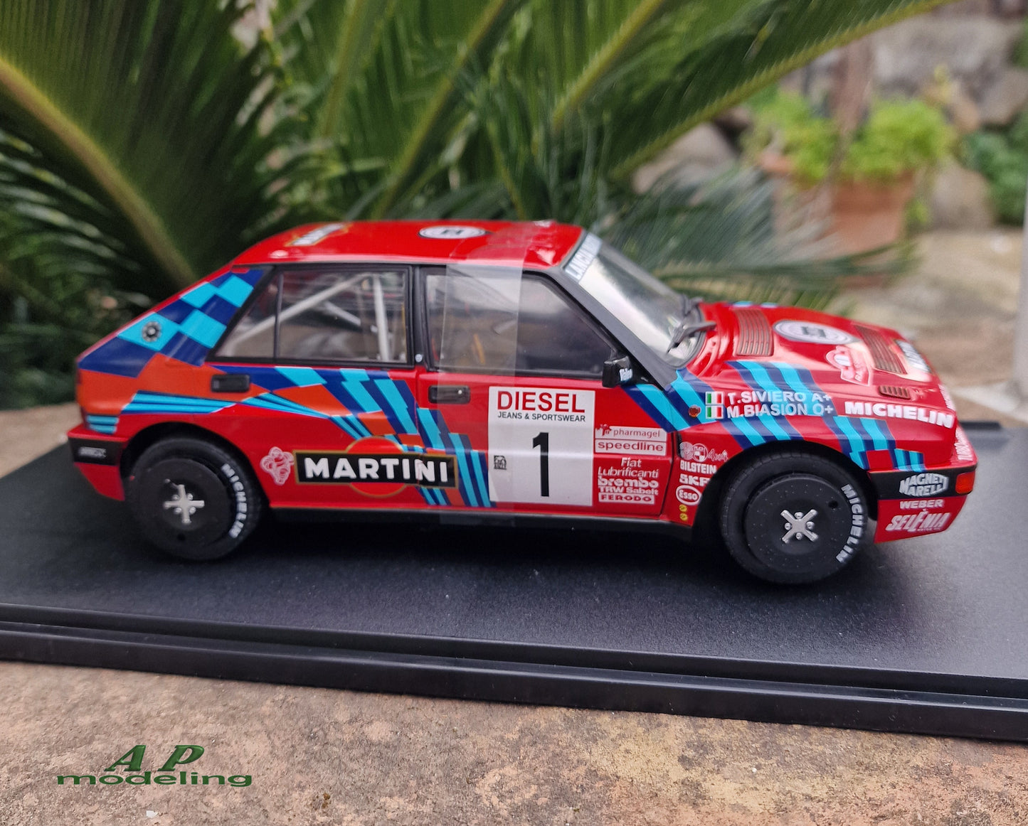 modellino auto 1/18 lancia delta HF integrale Rally San Remo 1989 della solido