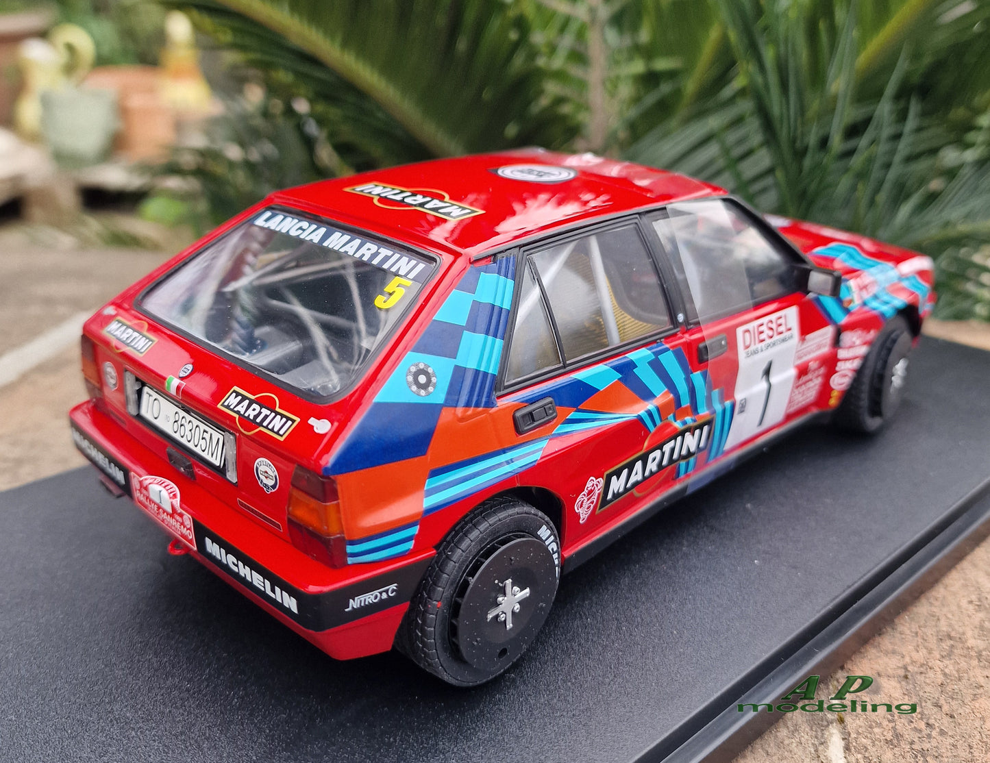 modellino auto 1/18 lancia delta HF integrale Rally San Remo 1989 della solido