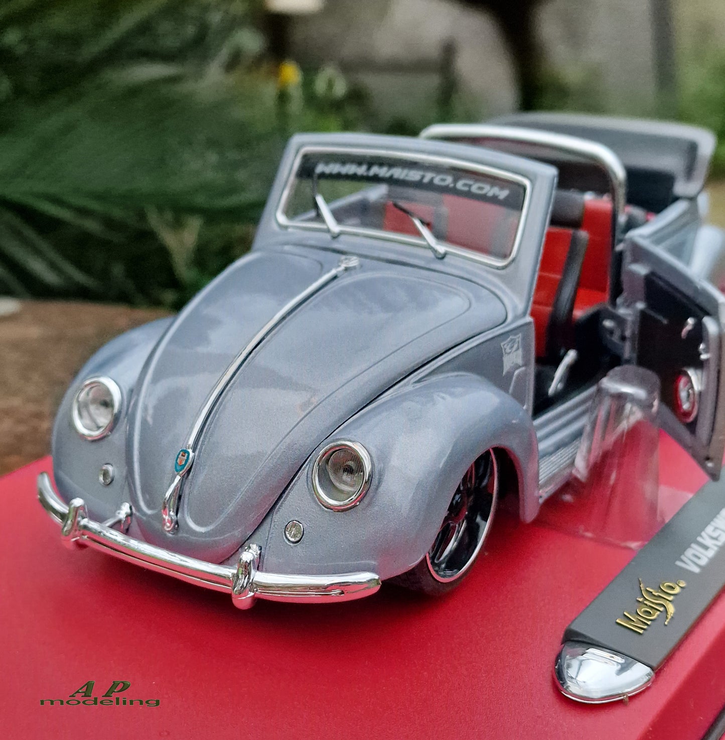 modellino auto scala 1/18 Volkswagen cabriolet della maisto bugz modellini