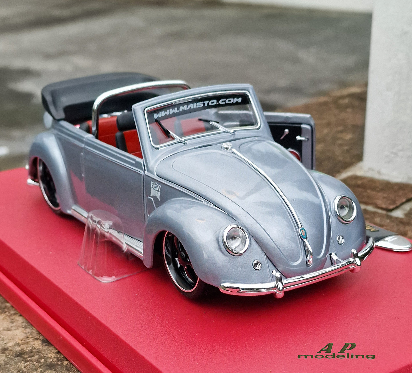 modellino auto scala 1/18 Volkswagen cabriolet della maisto bugz modellini