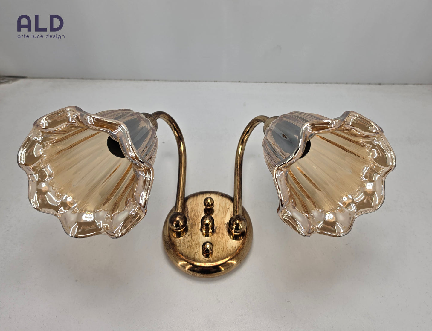 Applique classico vetro ambra e metallo oro lampada da parete usata 2 luci attacco e14