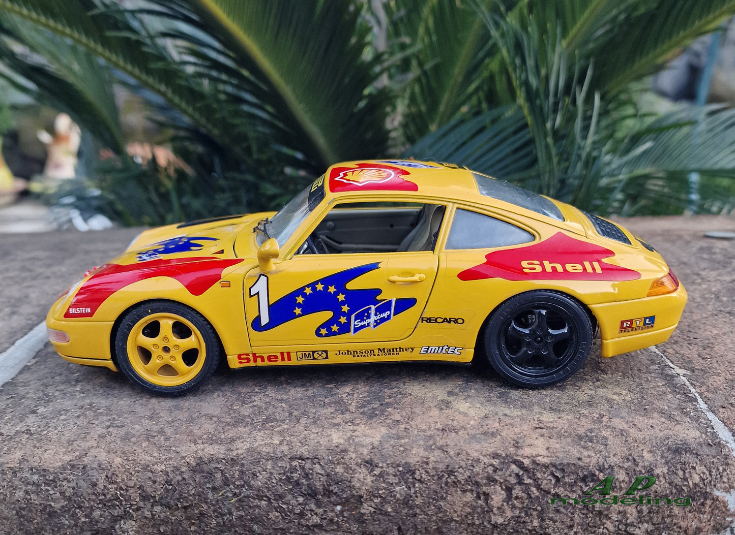 modellino auto scala 1/18 Porsche 911 carrera del 1993 modellini bburago