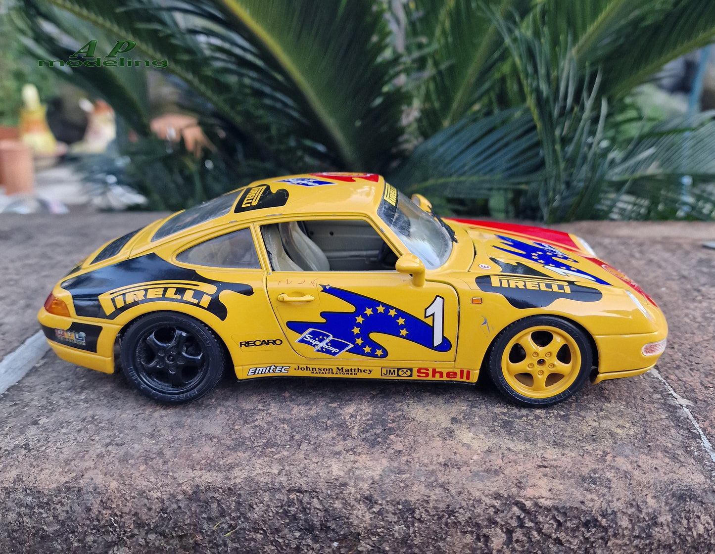 modellino auto scala 1/18 Porsche 911 carrera del 1993 modellini bburago
