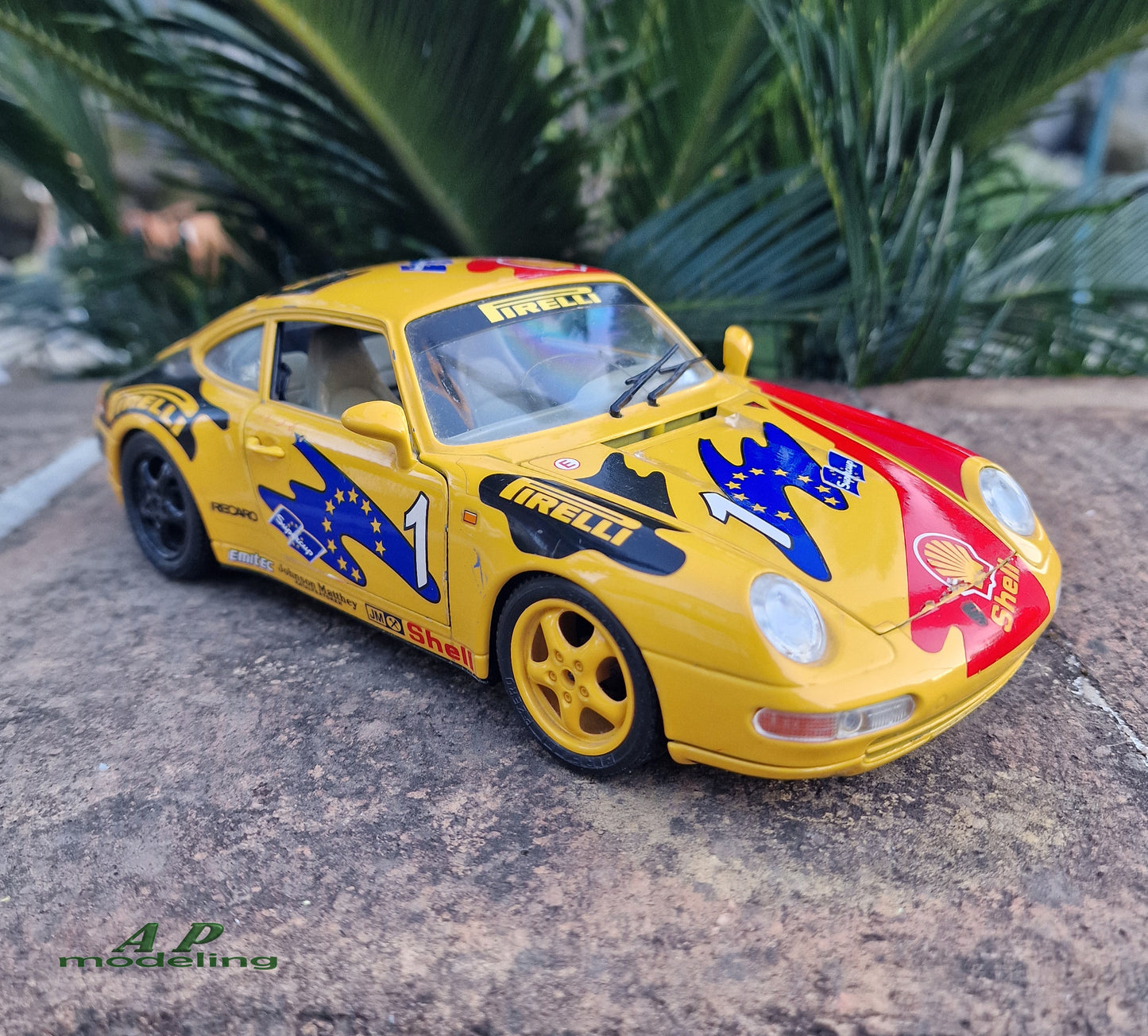 modellino auto scala 1/18 Porsche 911 carrera del 1993 modellini bburago