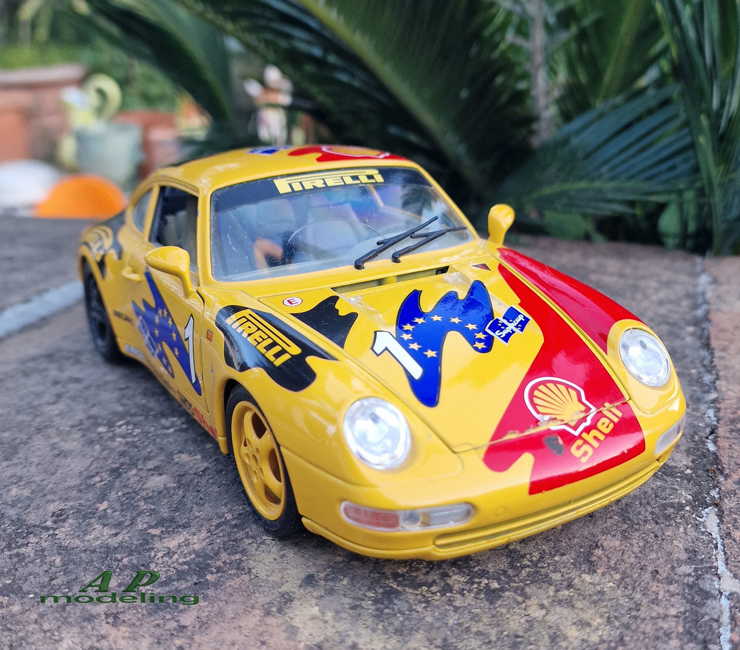 modellino auto scala 1/18 Porsche 911 carrera del 1993 modellini bburago