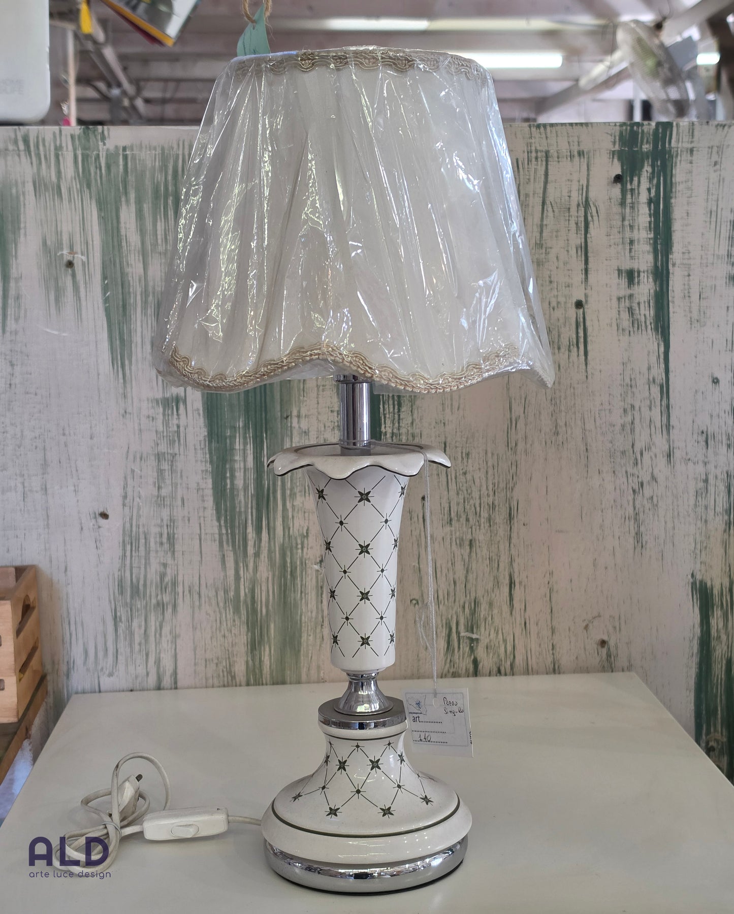 Lampada da tavolo in ceramica e metallo lume per camera da letto shabby