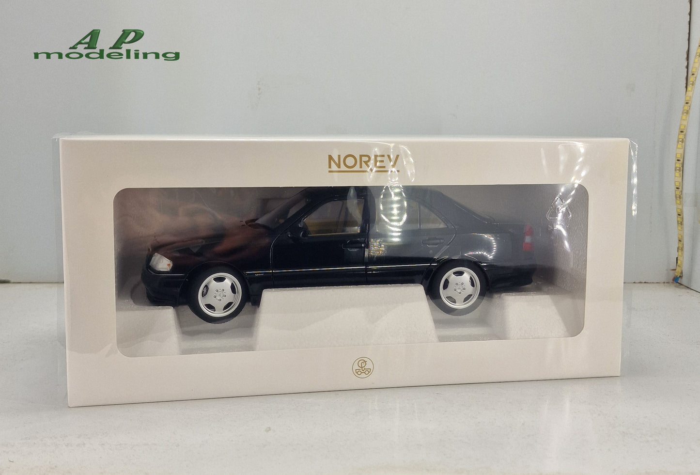 modellino auto 1/18 mercedes c36 AMG del 1993 modellini da collezione norev