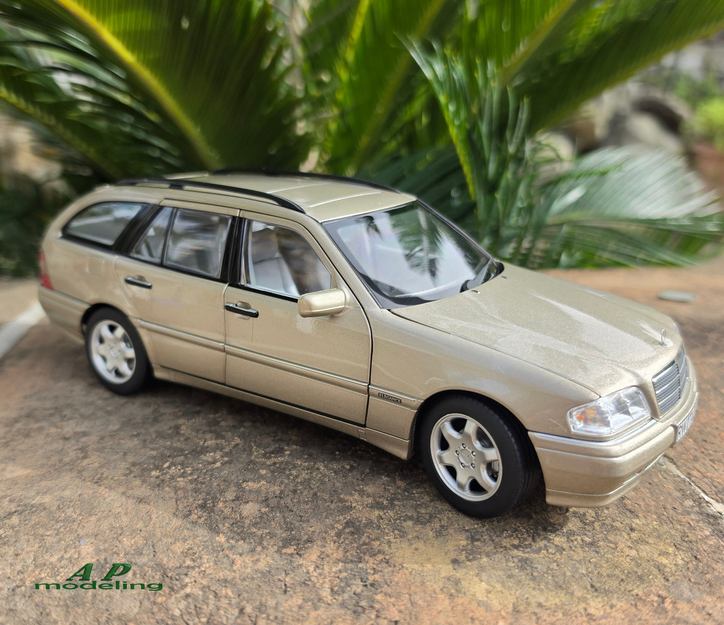 modellino auto scala 1/18 mercedes benz classe C sw del 1997 modellini norev