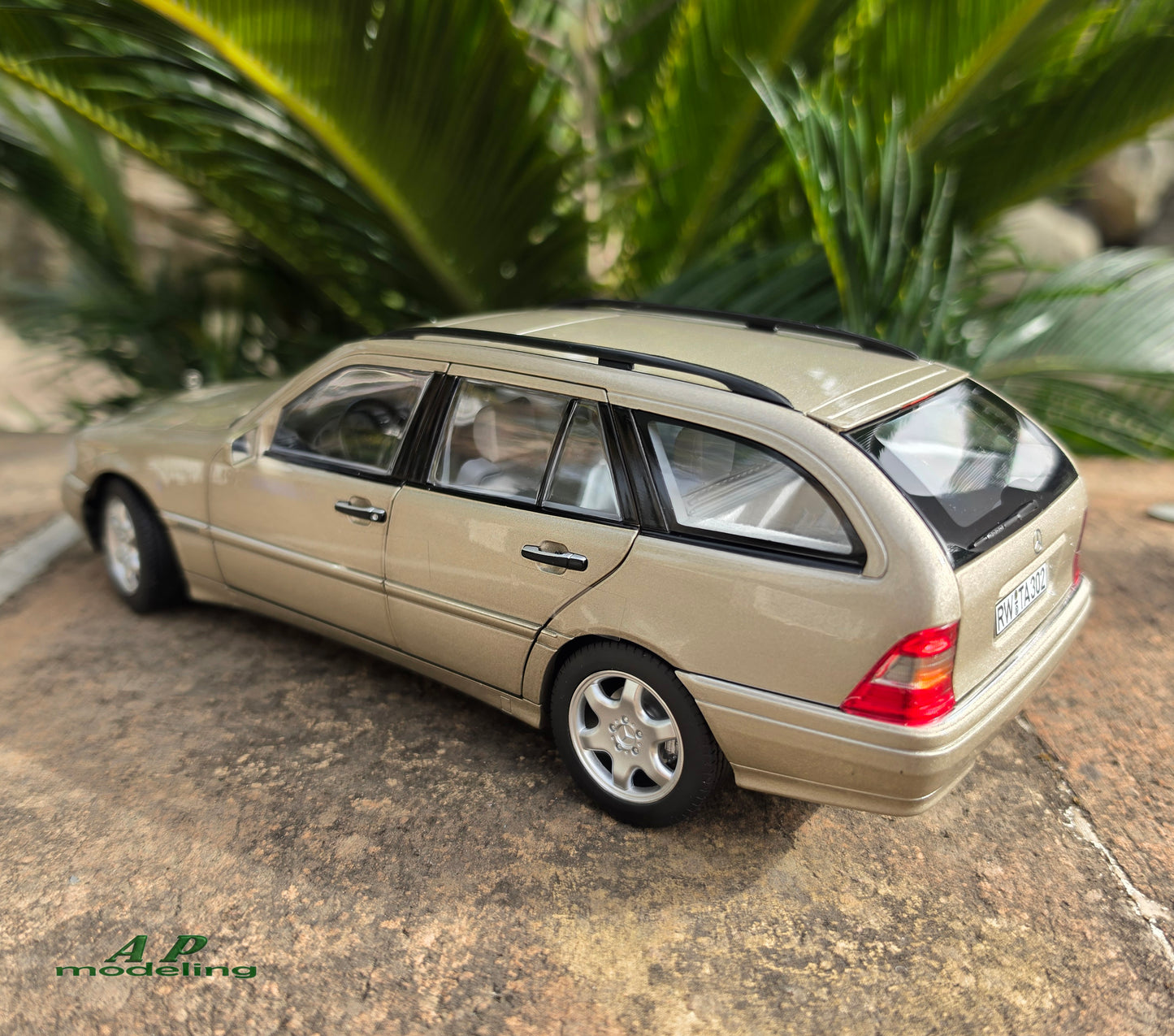 modellino auto scala 1/18 mercedes benz classe C sw del 1997 modellini norev