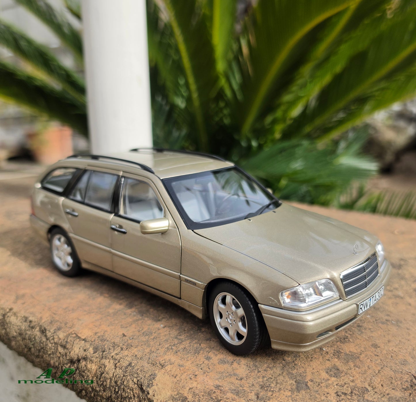 modellino auto scala 1/18 mercedes benz classe C sw del 1997 modellini norev