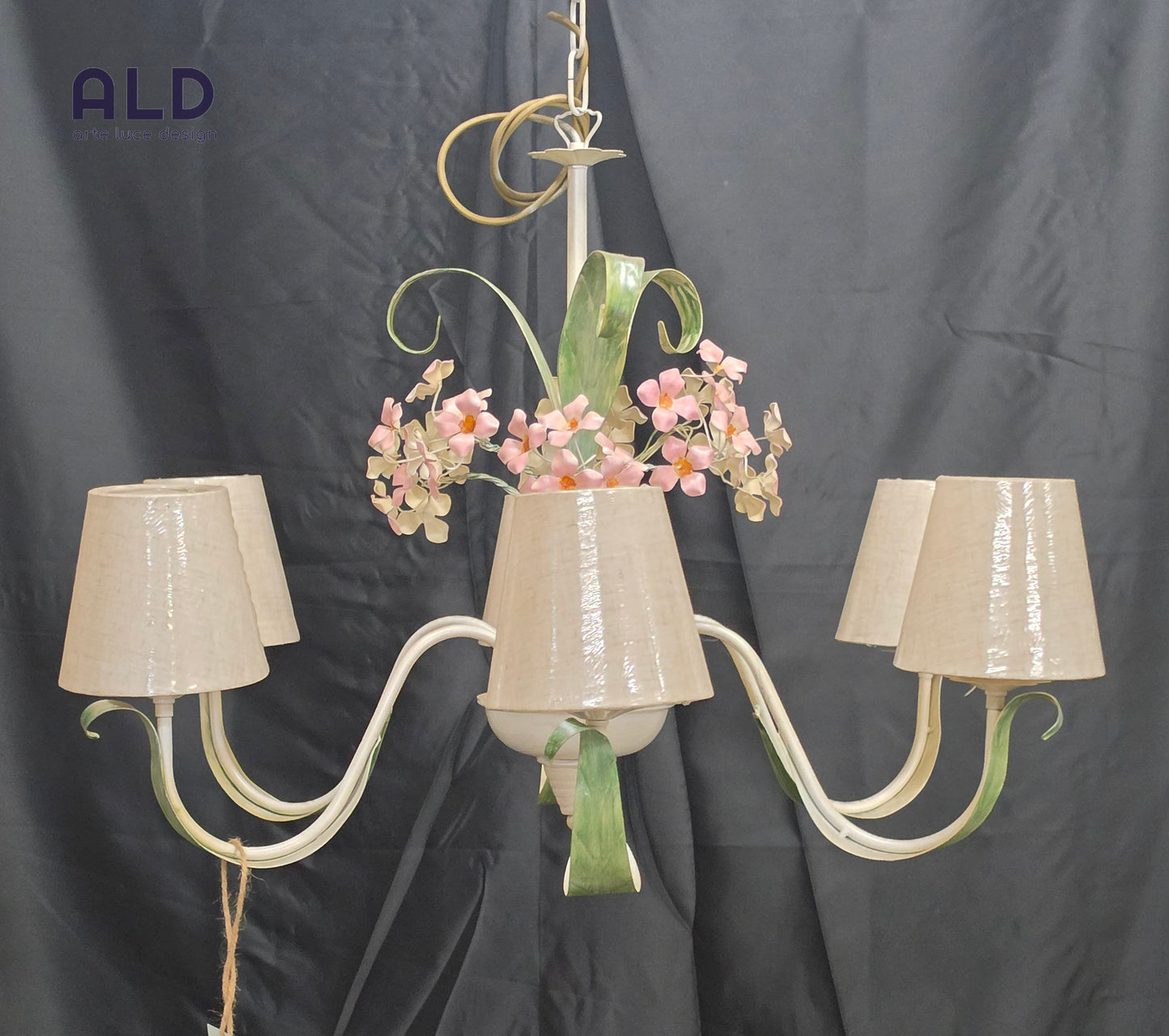 Lampadario shabby in ferro battuto co decoro a fiori per camera da letto 6 luci e14
