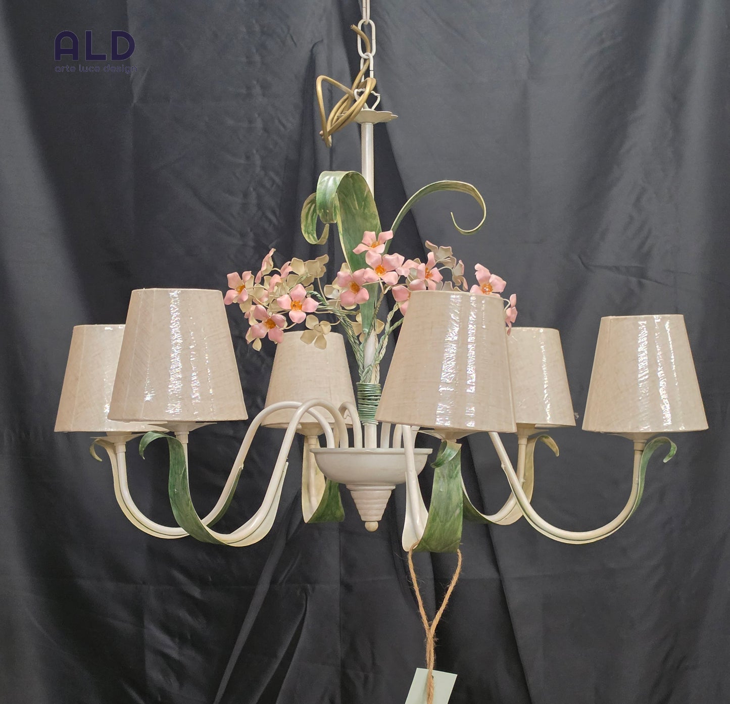 Lampadario shabby in ferro battuto co decoro a fiori per camera da letto 6 luci e14