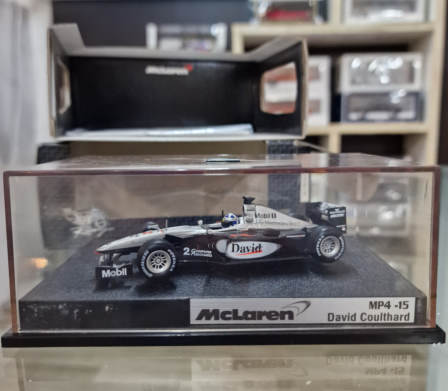modellino auto Formula 1 scala 1/43 McLaren David Coulthard modellini Hot Wheels usato