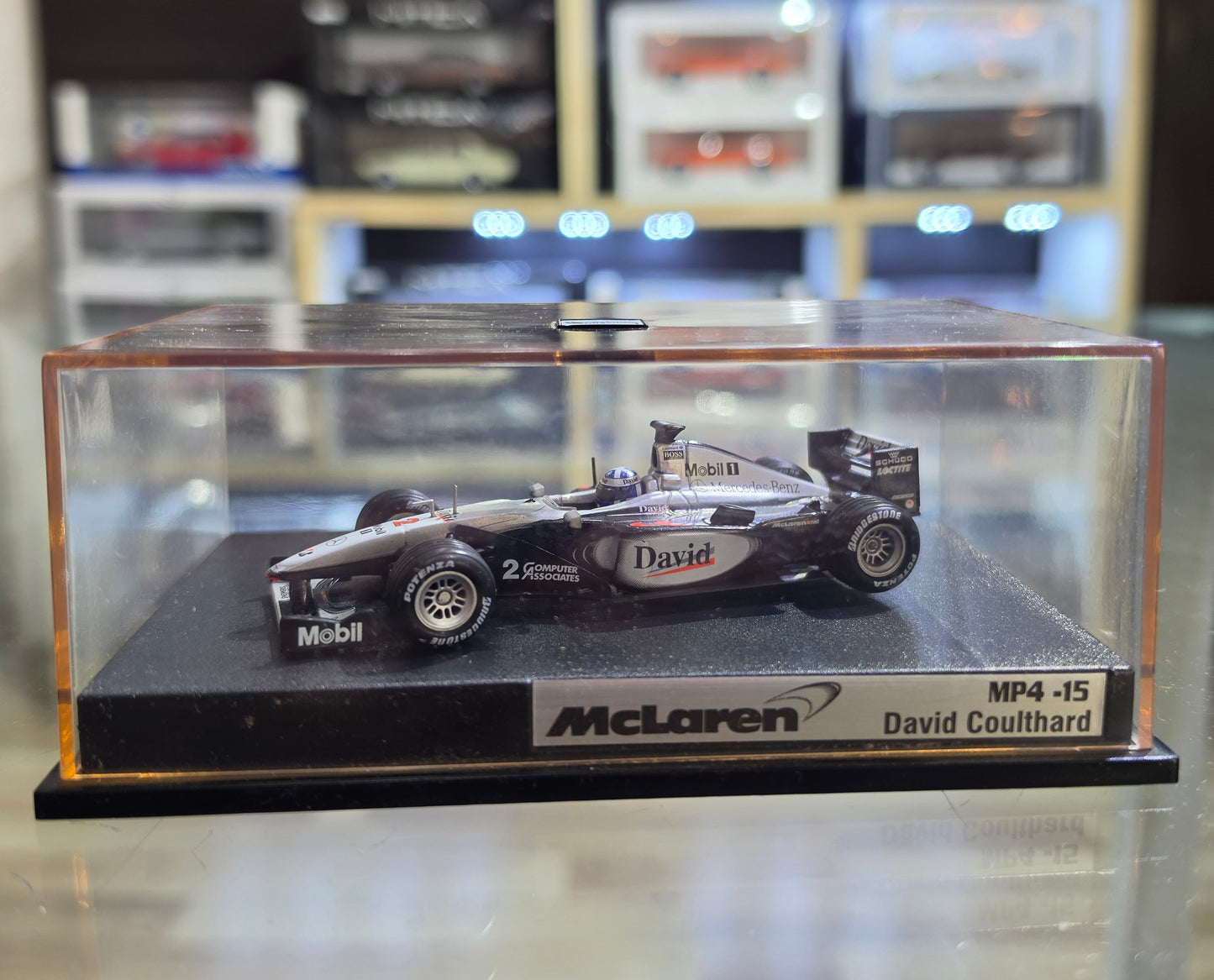 modellino auto Formula 1 scala 1/43 McLaren David Coulthard modellini Hot Wheels usato