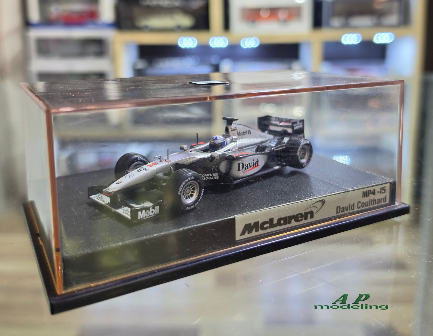 modellino auto Formula 1 scala 1/43 McLaren David Coulthard modellini Hot Wheels usato