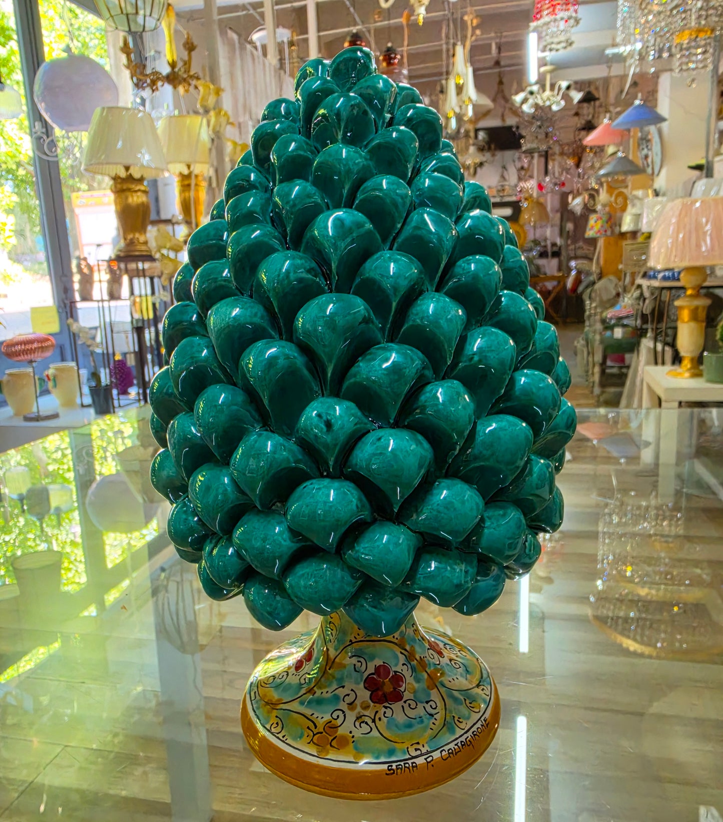 Pigna soprammobile in ceramica di Caltagirone verde acqua altezza 26cm