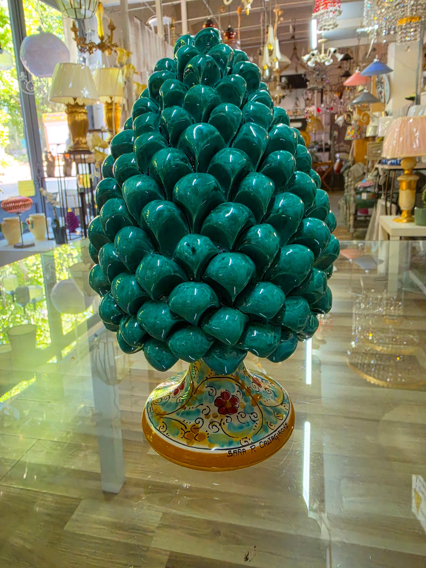 Pigna soprammobile in ceramica di Caltagirone verde acqua altezza 26cm