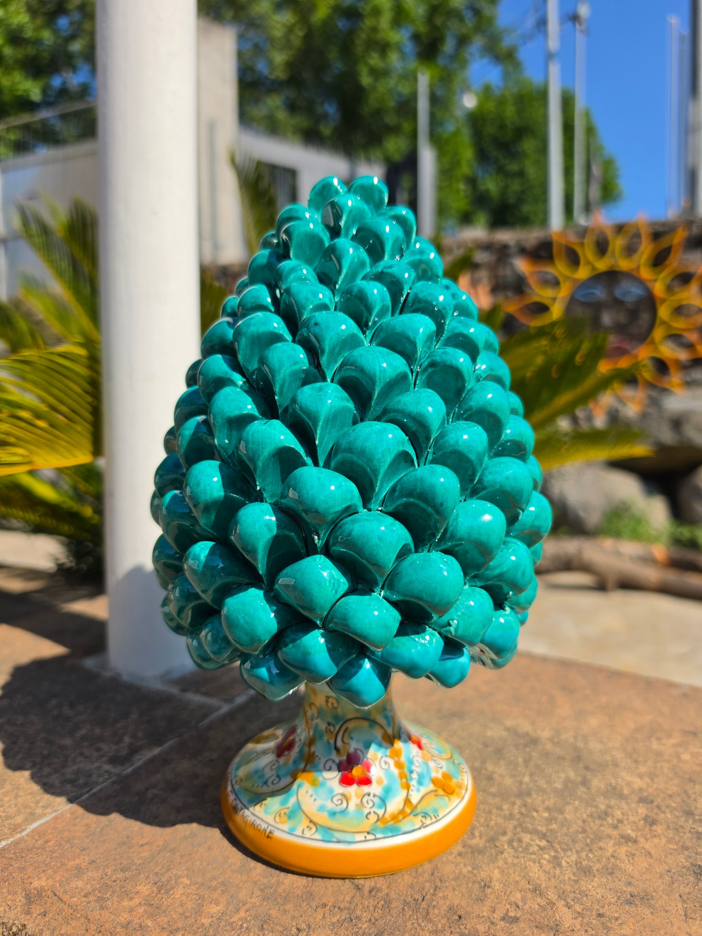 Pigna soprammobile in ceramica di Caltagirone verde acqua altezza 26cm