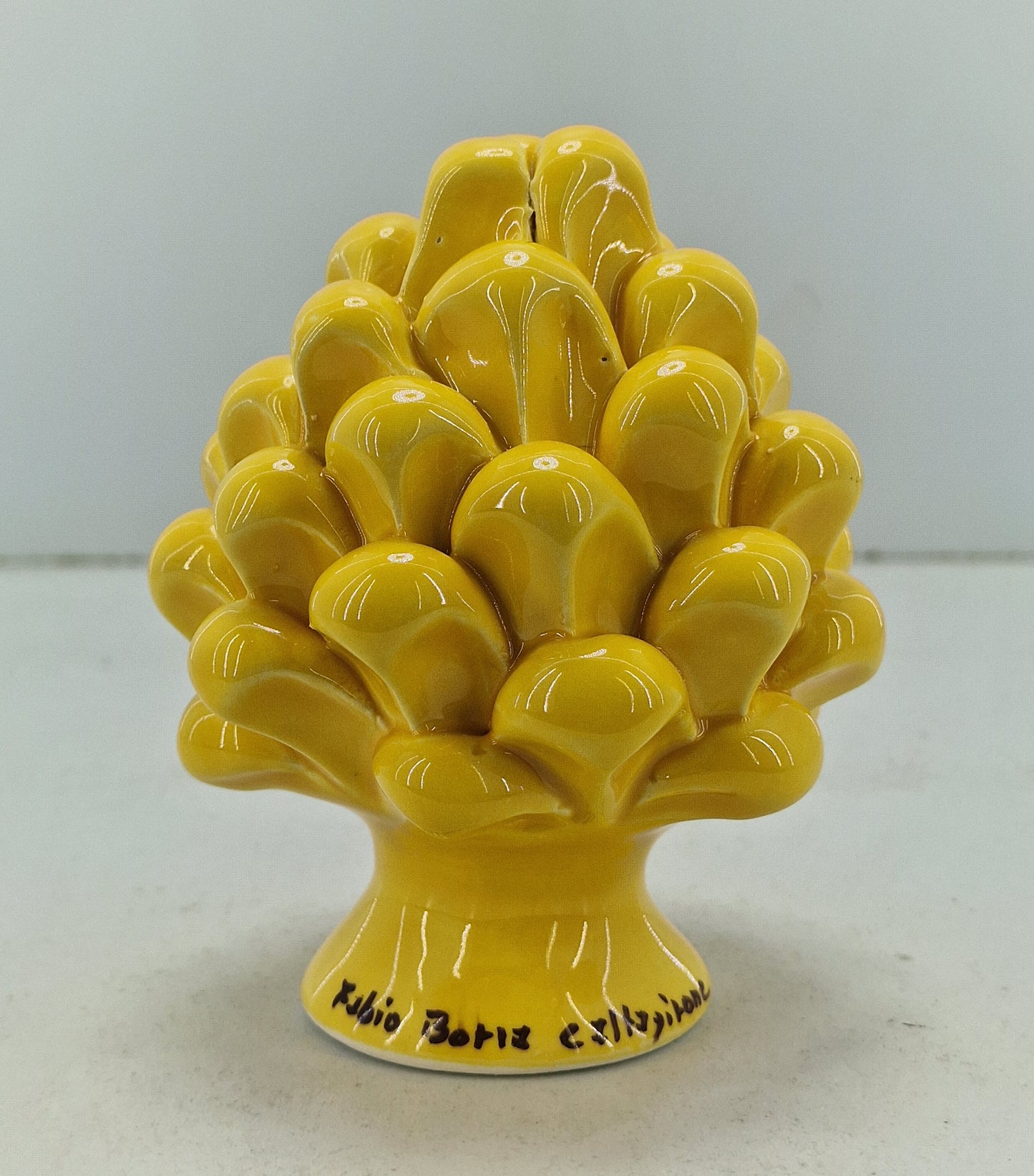 pigna soprammobile in ceramica di caltagirone giallo portafortuna siciliano