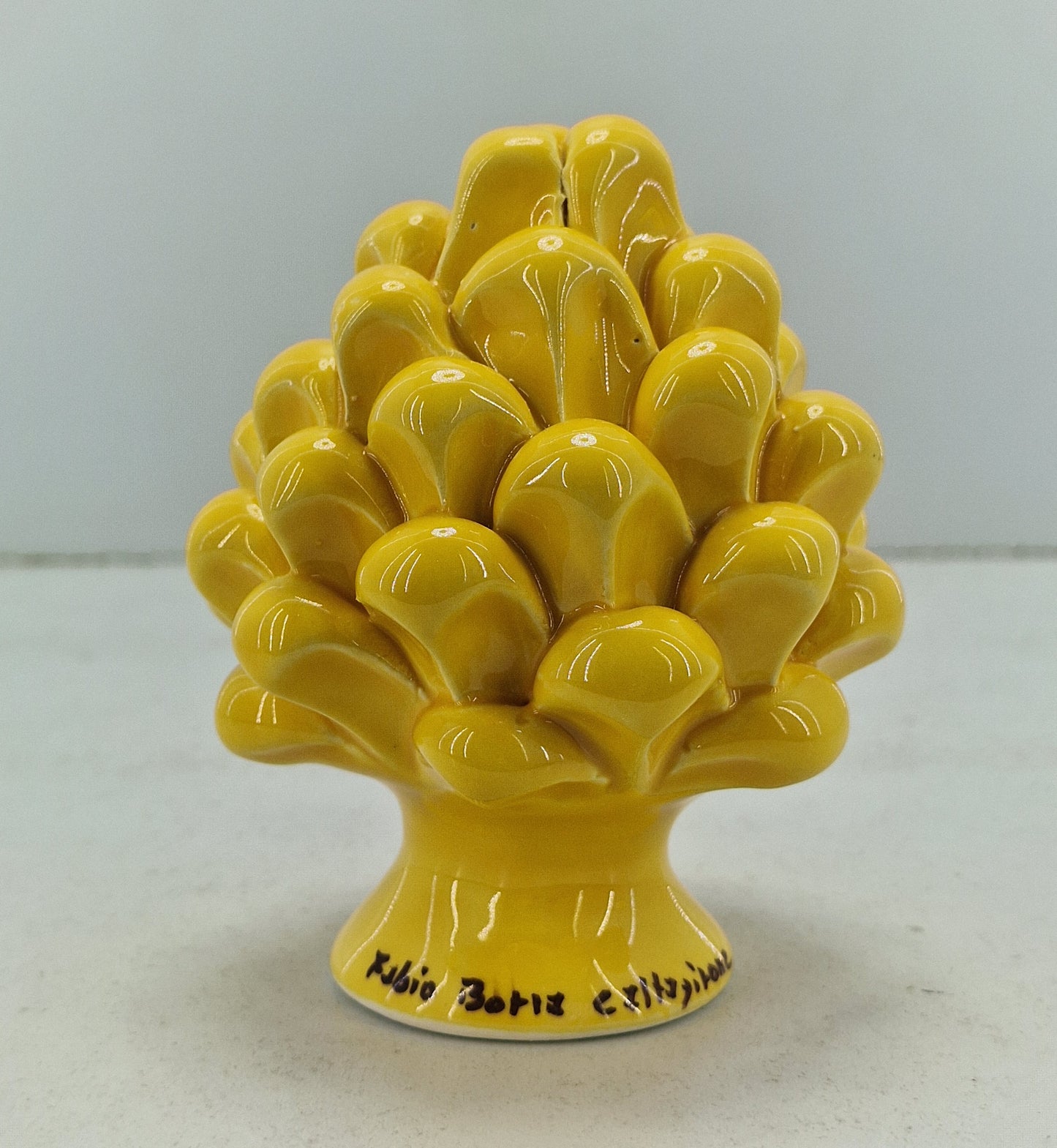 pigna soprammobile in ceramica di caltagirone giallo portafortuna siciliano