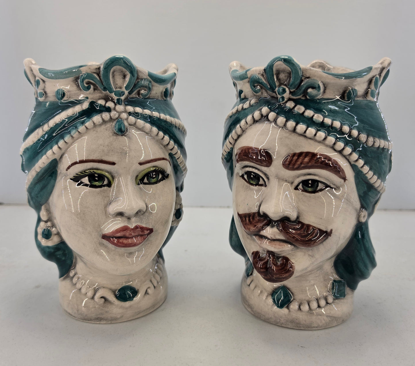 Condividi coppia di teste di moro in ceramica di Caltagirone vasi soprammobili cm 19