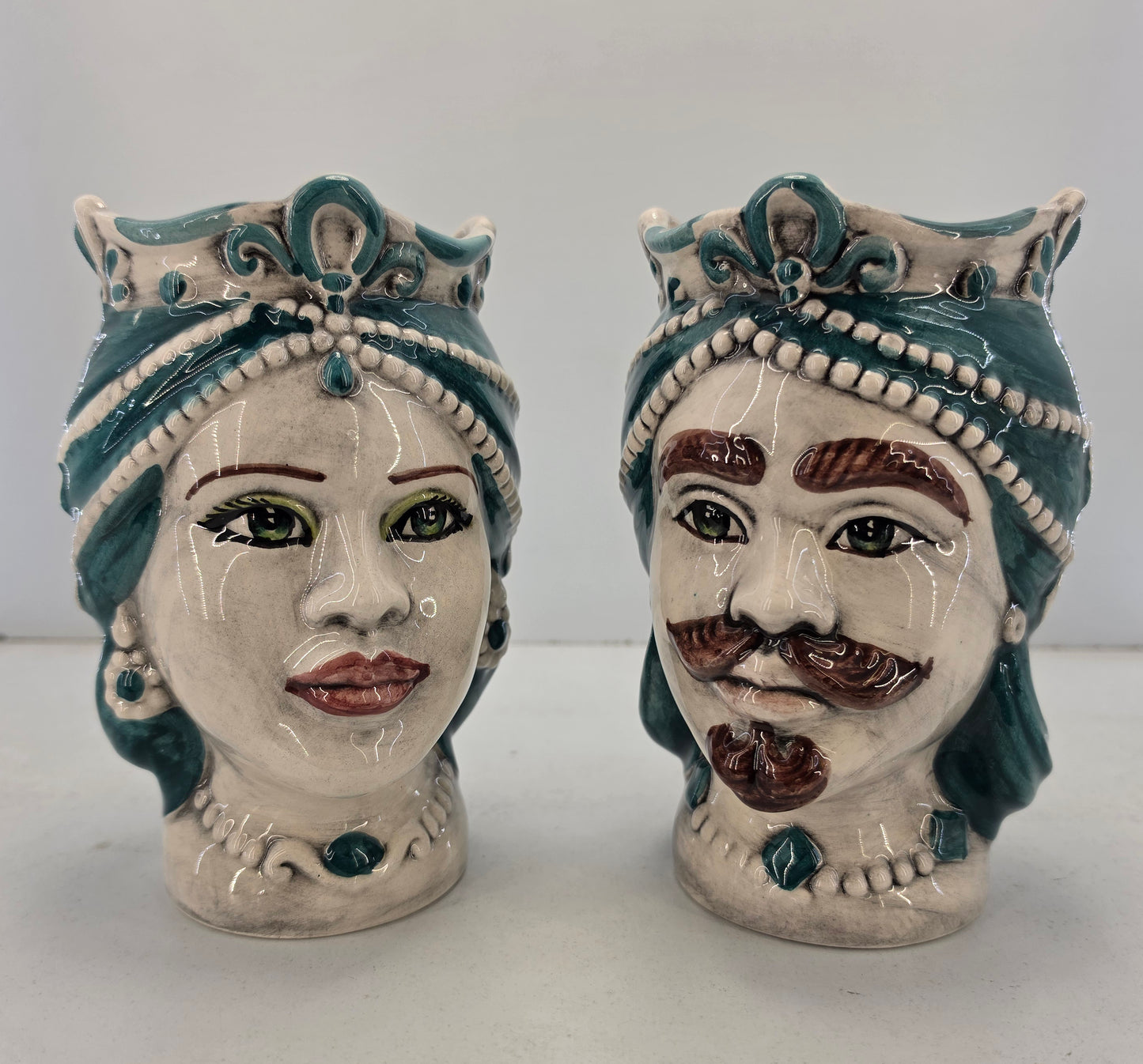 Condividi coppia di teste di moro in ceramica di Caltagirone vasi soprammobili cm 19