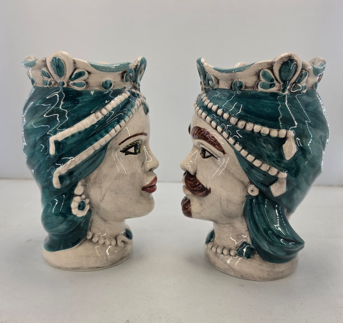 Condividi coppia di teste di moro in ceramica di Caltagirone vasi soprammobili cm 19