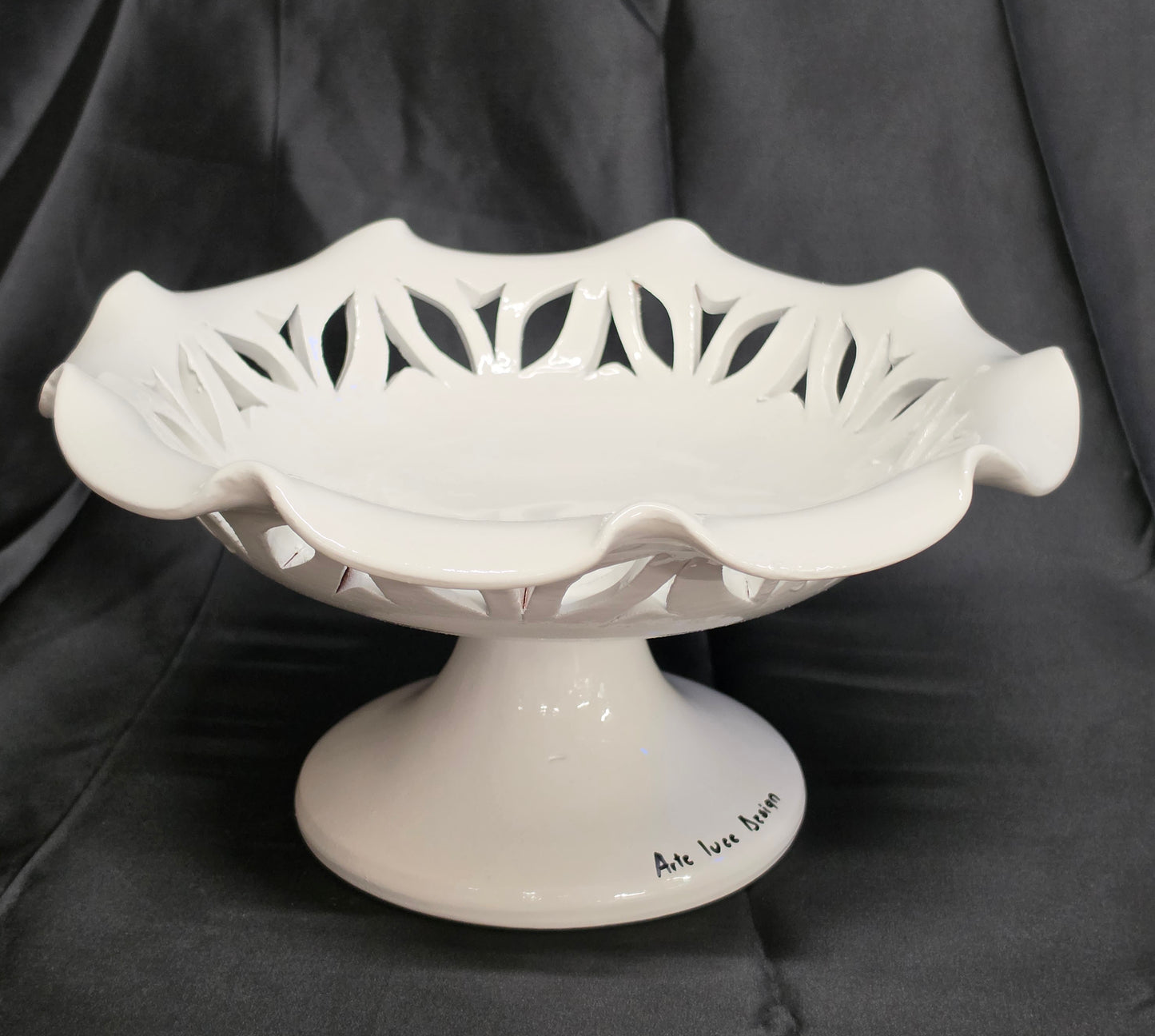 Centro tavola traforato alzatina da cucina in terracotta bianca smaltata H15cm