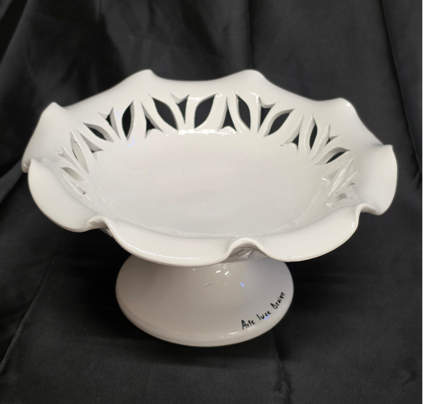 Centro tavola traforato alzatina da cucina in terracotta bianca smaltata H15cm