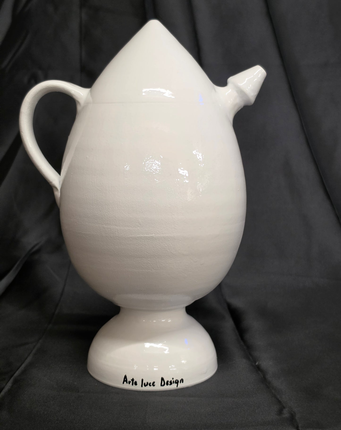 Caraffa in terracotta bianca smaltata bummulu malandrino siciliano altezza 32cm