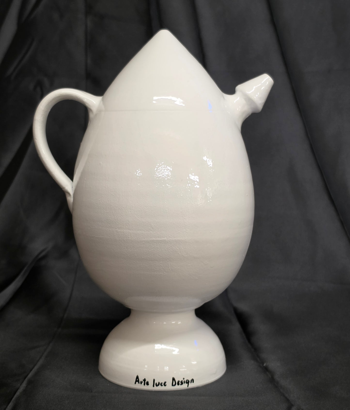Caraffa in terracotta bianca smaltata bummulu malandrino siciliano altezza 32cm