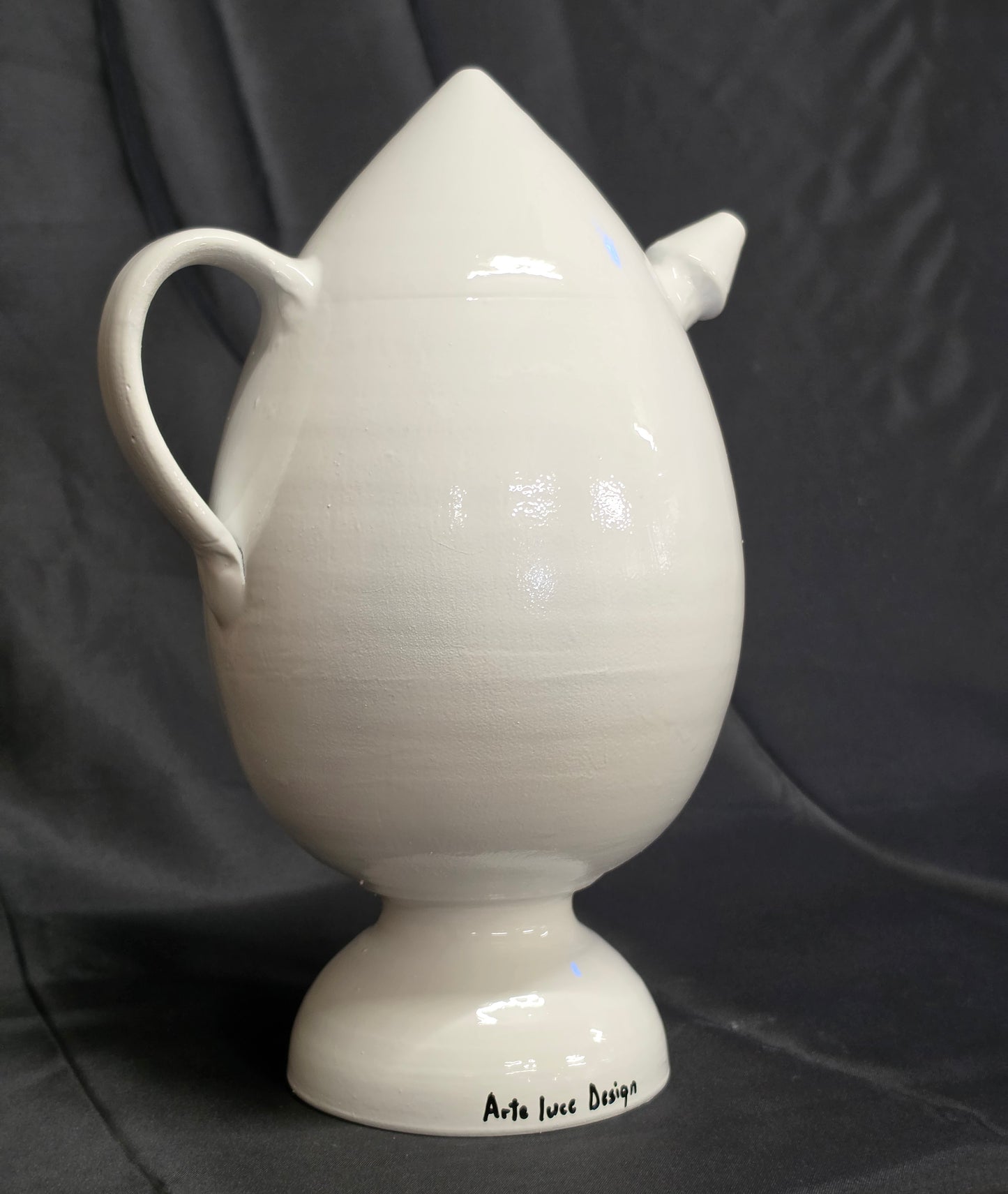 Caraffa in terracotta bianca smaltata bummulu malandrino siciliano altezza 32cm