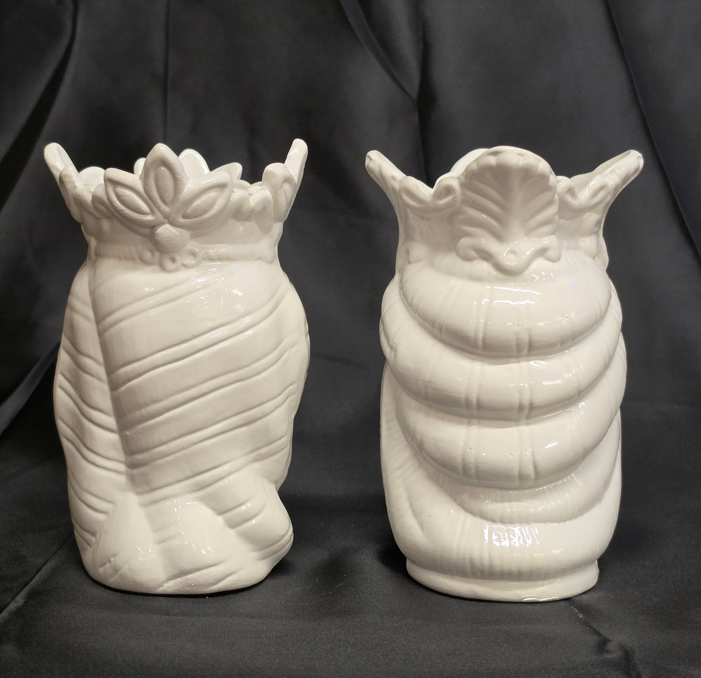 Teste di moro in terracotta bianca smaltata coppia vasi soprammobili stilizzati