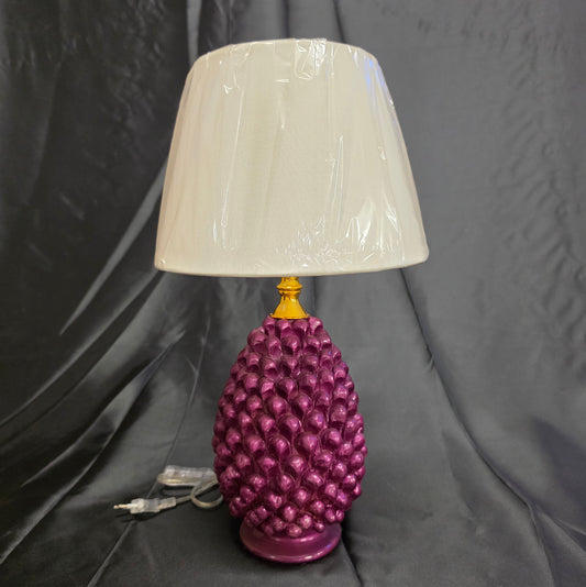 Lampada da tavolo pigna soprammobile in terracotta decorata a mano lume viola
