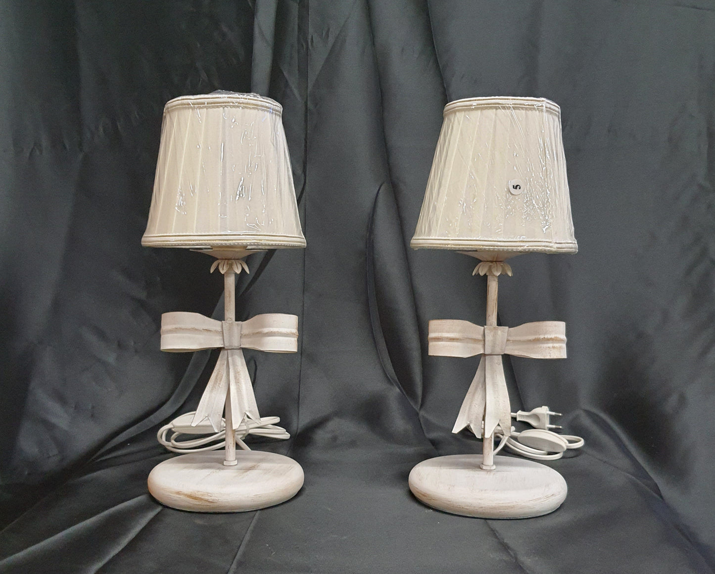 Coppia Lampade da tavolo fiocco lumetti shabby in ferro battuto camera da letto